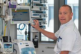Intensivist Jeroen Ludikhuize leidt het wetenschappelijk onderzoek naar perioperatieve toediening van toediening magnesium bij hartoperaties.