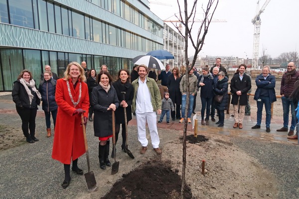 Burgemeester Krikke opent Beleeftuin